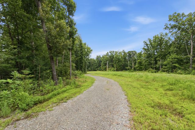 594 Highway 100, Centerville, TN 37033