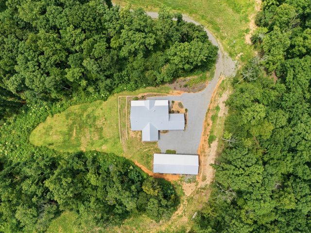 594 Highway 100, Centerville, TN 37033