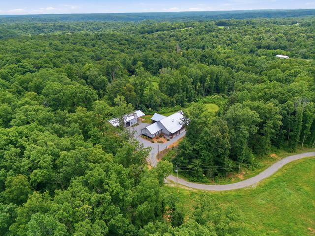 594 Highway 100, Centerville, TN 37033