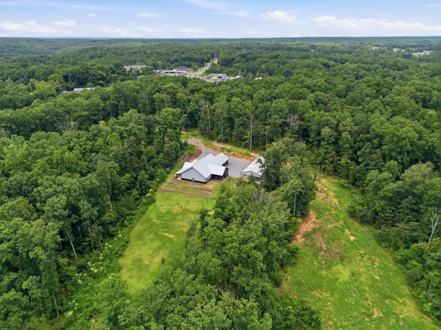 594 Highway 100, Centerville, TN 37033