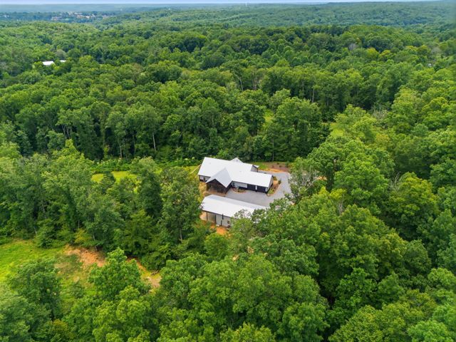 594 Highway 100, Centerville, TN 37033