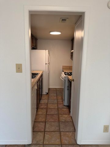 12008 Stilwell Drive NE APT B, Albuquerque, NM 87112