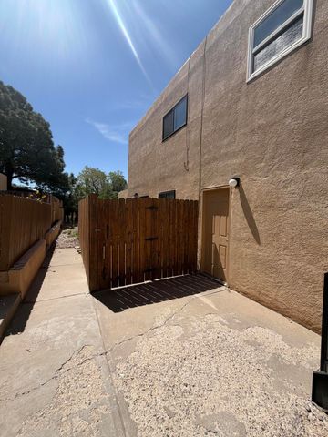 12008 Stilwell Drive NE APT B, Albuquerque, NM 87112