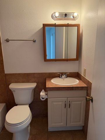 12008 Stilwell Drive NE APT B, Albuquerque, NM 87112