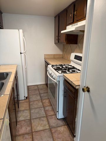 12008 Stilwell Drive NE APT B, Albuquerque, NM 87112