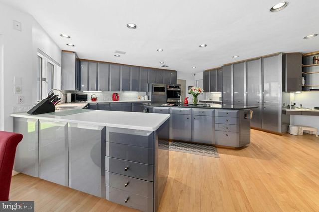 2334 RIVERBEND RD, Allentown, PA 18103