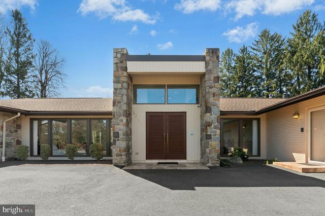 2334 RIVERBEND RD, Allentown, PA 18103