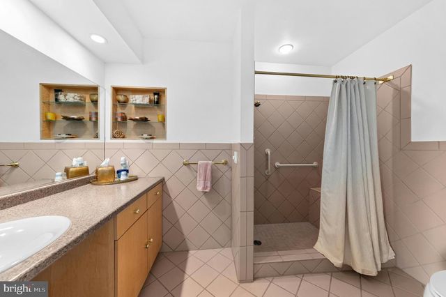 2334 RIVERBEND RD, Allentown, PA 18103