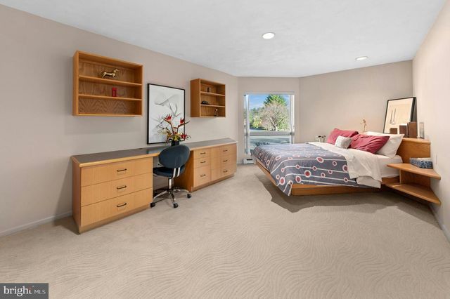2334 RIVERBEND RD, Allentown, PA 18103