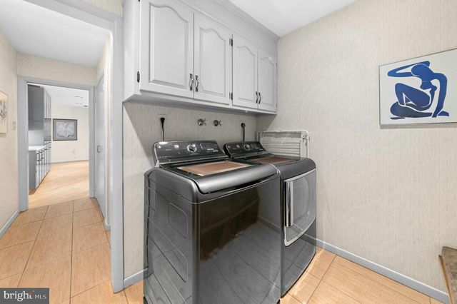 2334 RIVERBEND RD, Allentown, PA 18103