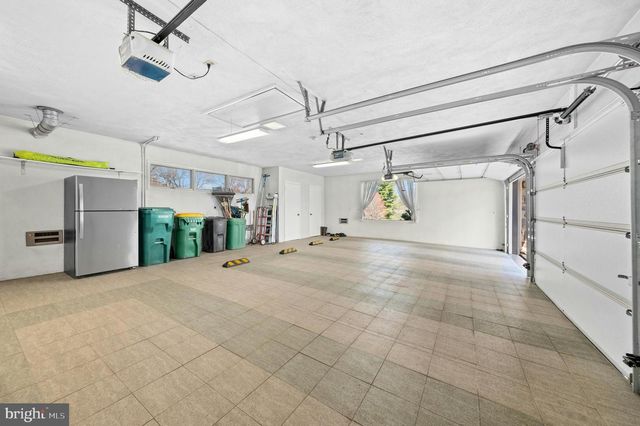2334 RIVERBEND RD, Allentown, PA 18103