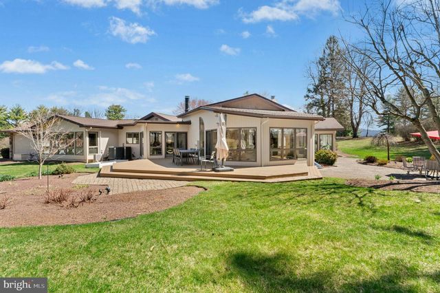 2334 RIVERBEND RD, Allentown, PA 18103