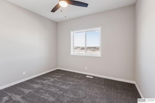 11015 N 159th Avenue, Bennington, NE 68007