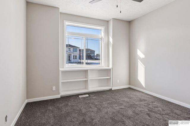 11015 N 159th Avenue, Bennington, NE 68007