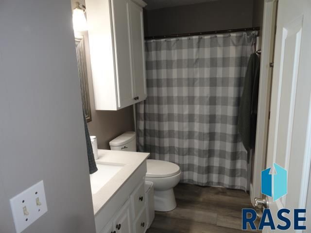 4905 S Holbrook Ave Avenue, Sioux Falls, SD 57106