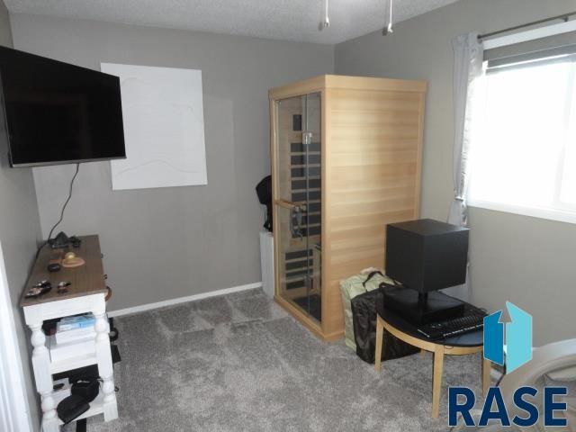 4905 S Holbrook Ave Avenue, Sioux Falls, SD 57106