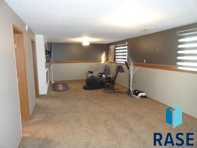 4905 S Holbrook Ave Avenue, Sioux Falls, SD 57106