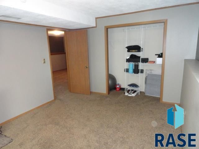 4905 S Holbrook Ave Avenue, Sioux Falls, SD 57106