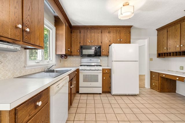 7 Hidden Ledge, Manchester, MA 01944