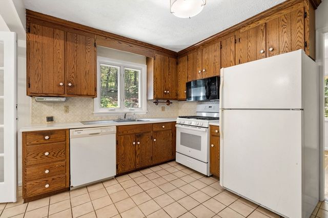 7 Hidden Ledge, Manchester, MA 01944