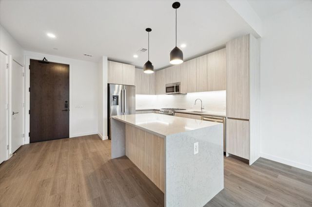 1 Riva Row 406, The Woodlands, TX 77380