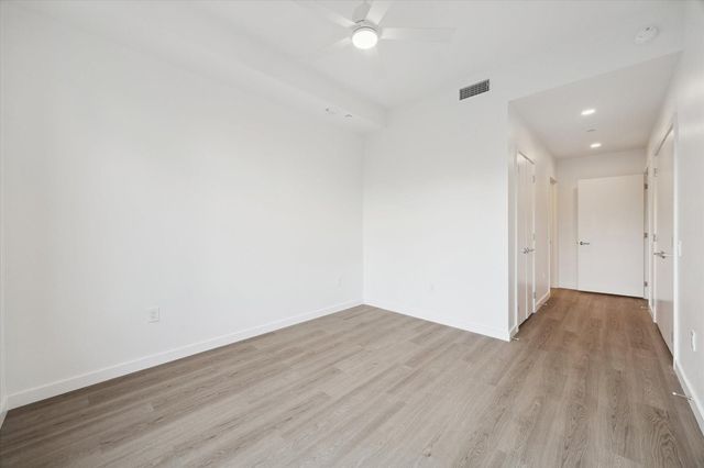 1 Riva Row 406, The Woodlands, TX 77380