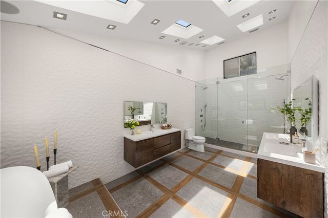 6358 La Rocha, Los Angeles, CA 90068