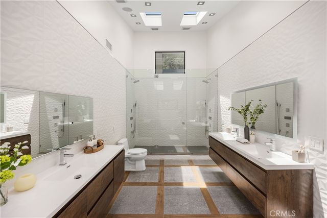6358 La Rocha, Los Angeles, CA 90068