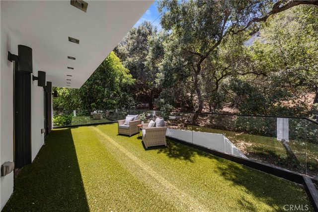 6358 La Rocha, Los Angeles, CA 90068