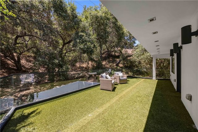 6358 La Rocha, Los Angeles, CA 90068