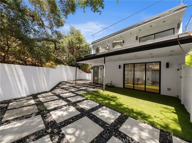 6358 La Rocha, Los Angeles, CA 90068