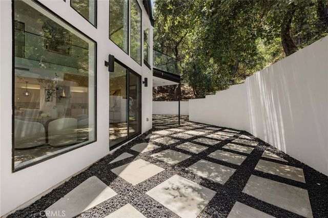 6358 La Rocha, Los Angeles, CA 90068