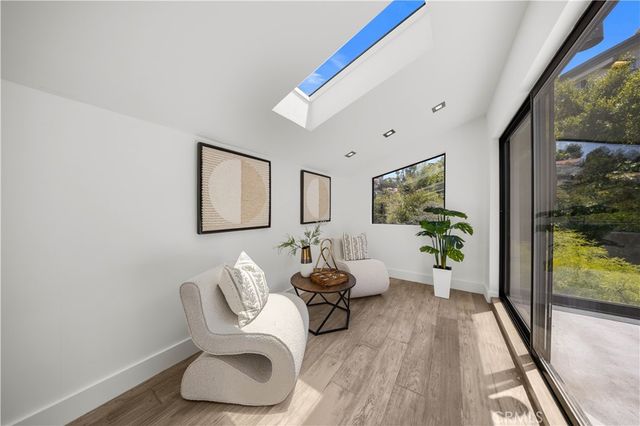 6358 La Rocha, Los Angeles, CA 90068