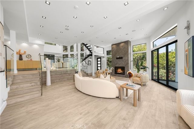 6358 La Rocha, Los Angeles, CA 90068