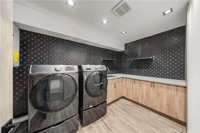 6358 La Rocha, Los Angeles, CA 90068
