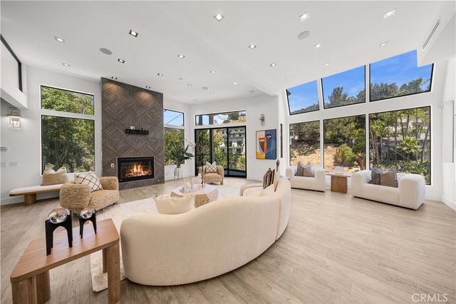 6358 La Rocha, Los Angeles, CA 90068