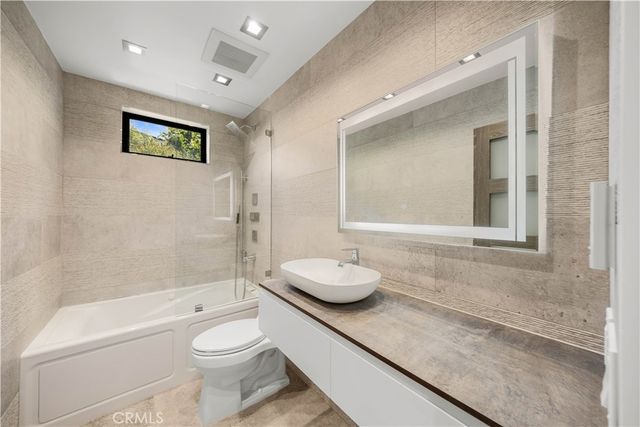 6358 La Rocha, Los Angeles, CA 90068