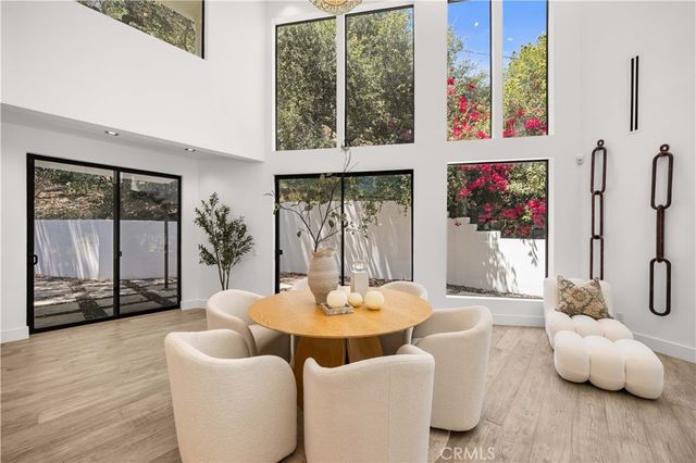 6358 La Rocha, Los Angeles, CA 90068