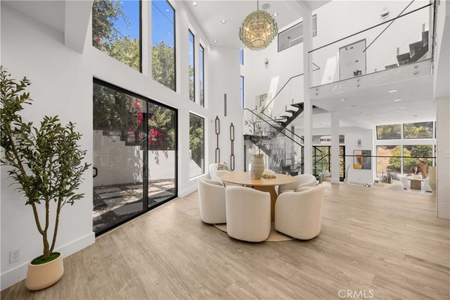 6358 La Rocha, Los Angeles, CA 90068