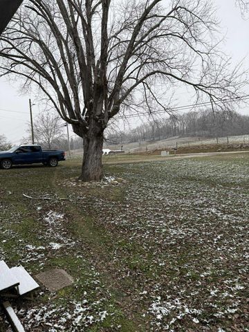 224 KY-746, Frenchburg, KY 40322