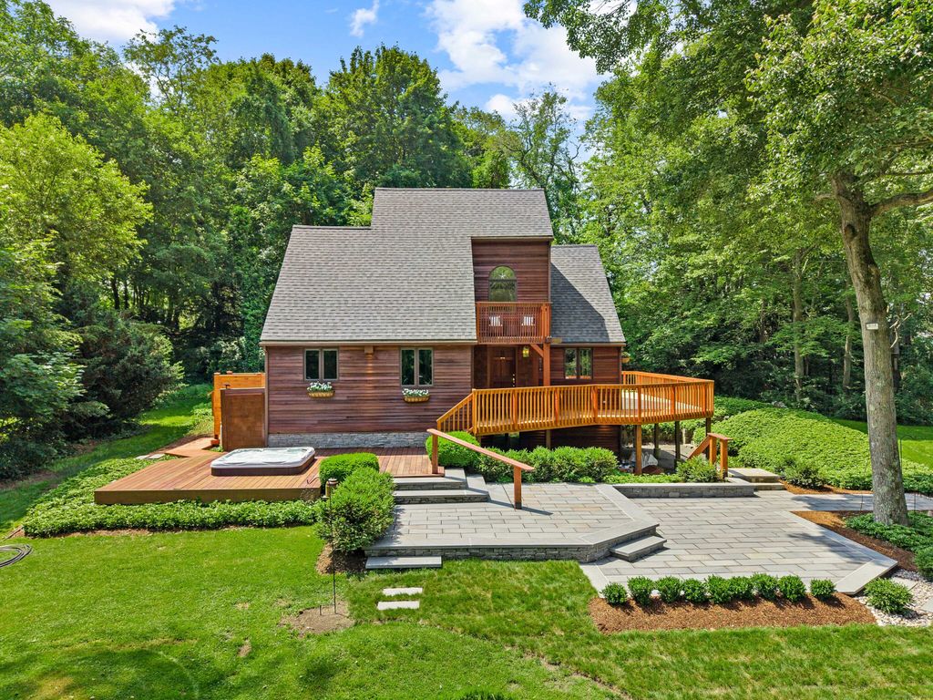 122 Old Post Road, Old Saybrook, CT 06475