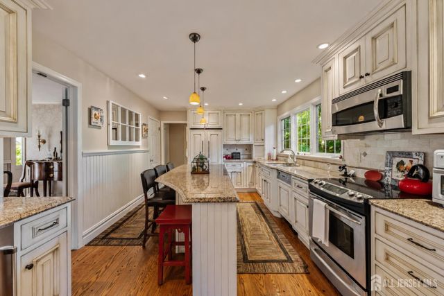 11 Beechtree Lane, Plainsboro, NJ 08536