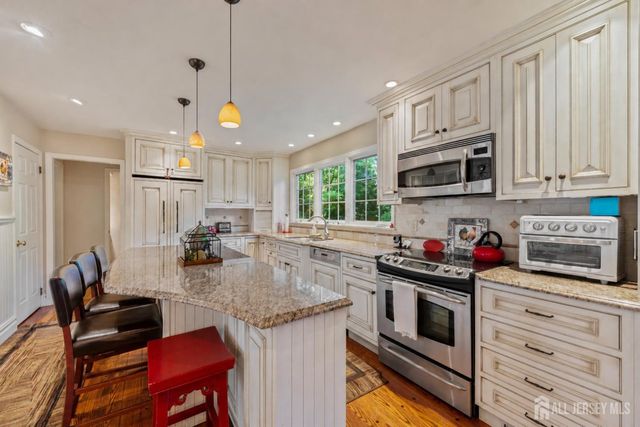 11 Beechtree Lane, Plainsboro, NJ 08536