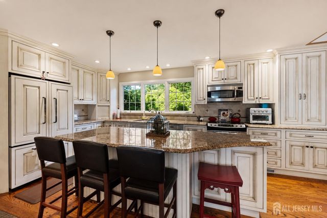 11 Beechtree Lane, Plainsboro, NJ 08536