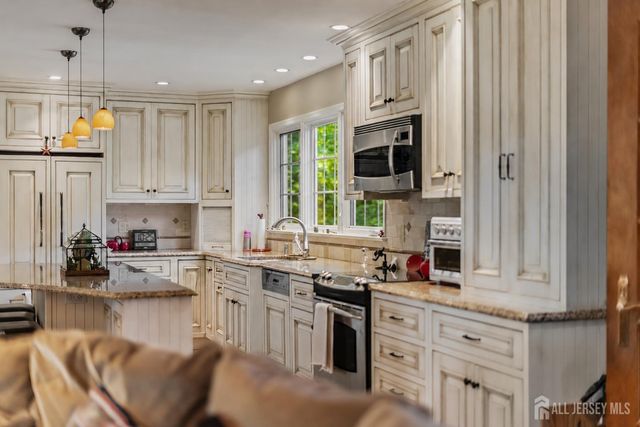 11 Beechtree Lane, Plainsboro, NJ 08536
