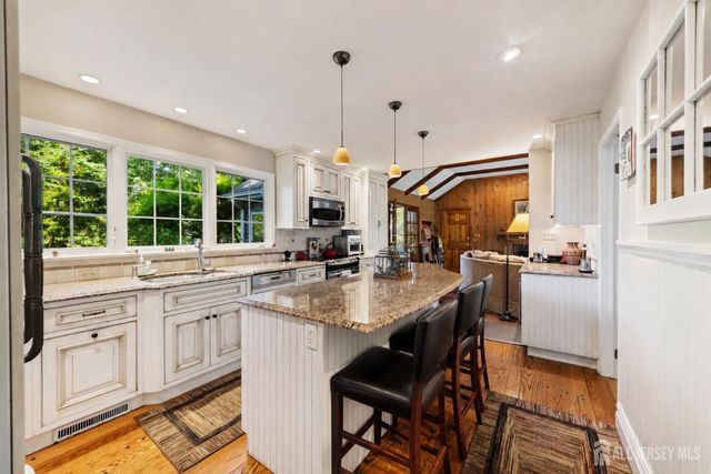 11 Beechtree Lane, Plainsboro, NJ 08536
