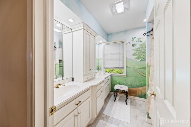 11 Beechtree Lane, Plainsboro, NJ 08536