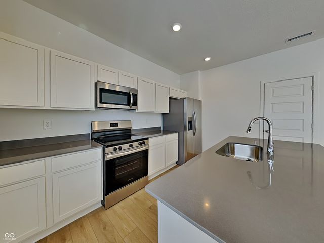 11827 Moorfield Lane, Indianapolis, IN 46235