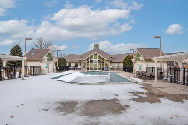 11316 Fergus Street NE E, Blaine, MN 55449