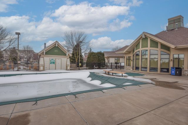 11316 Fergus Street NE E, Blaine, MN 55449